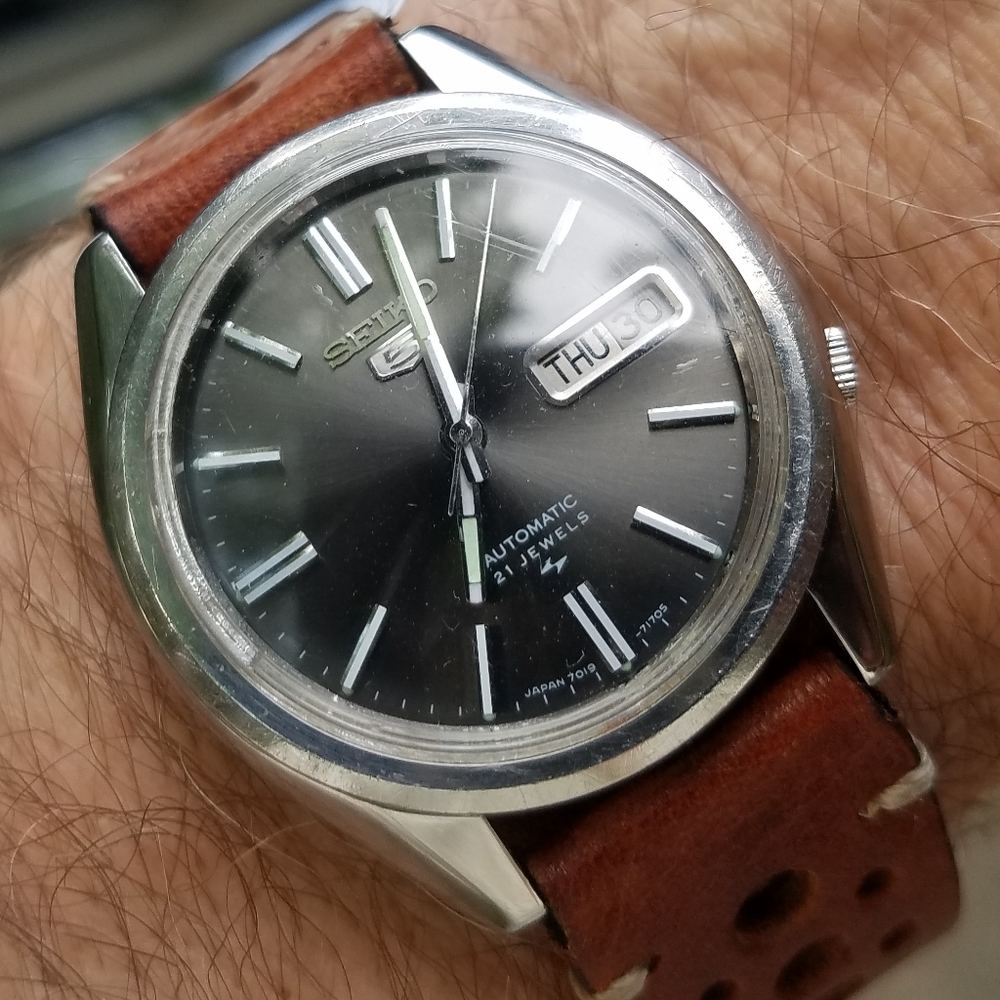 1972 Seiko 5  Stainless Steel w black dial 7019
